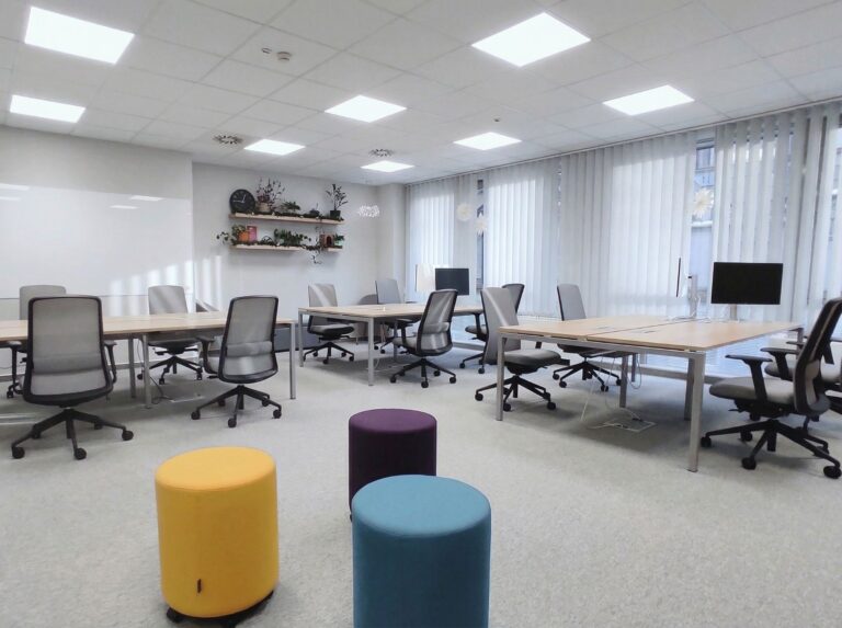 TC2 irodatér, Narbutas mobiliák, munkaszék