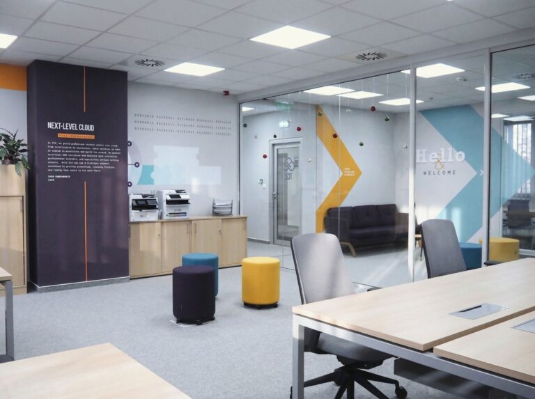 TC2 irodatér, narbutas mobiliák